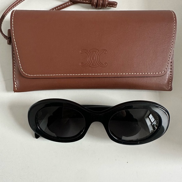 TRIOMPHE 01 SUNGLASSES IN ACETATE
Light wear. No visible scratches on lens - Picture 4 of 6